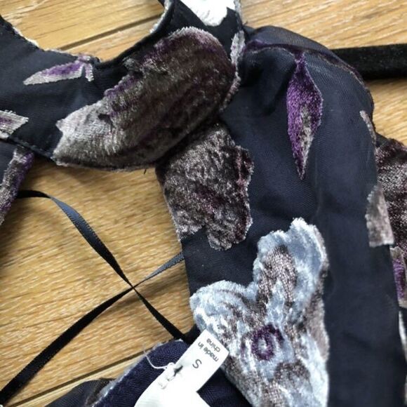 Nordstrom (NWT)-Astr Floral Velvet Halter Top - Picture 3 of 4